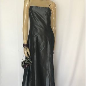 LAUNDRY by Shelli Segal silk deep V-back gown sz 6